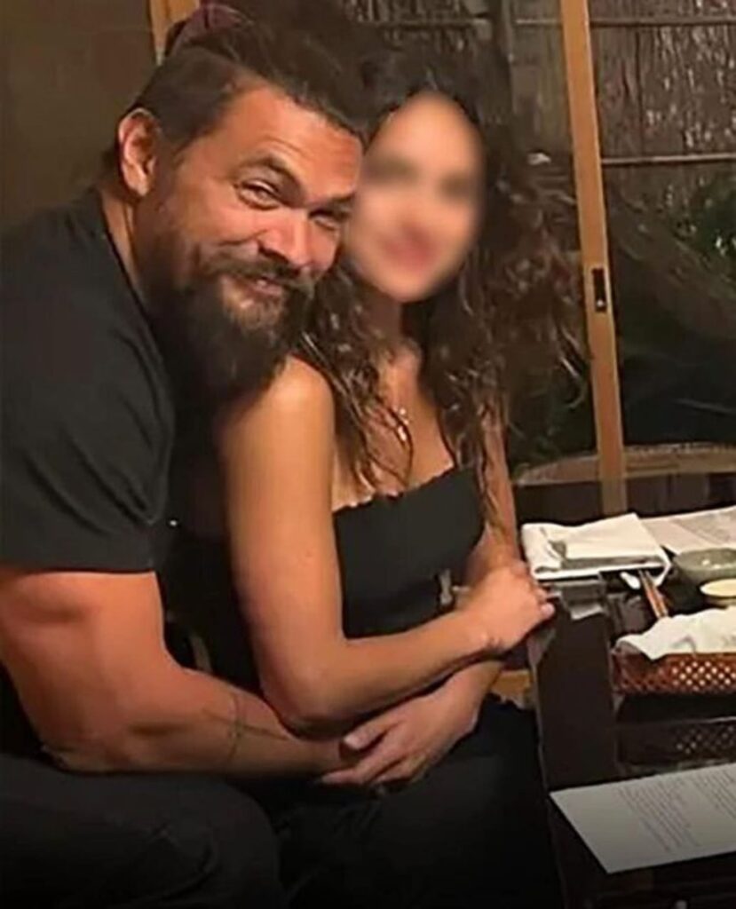 After all the heartbreak, Jason Momoa found love again… better sit down, because you’ll surely recognize his new lday 😮❤ Check Comments ⬇