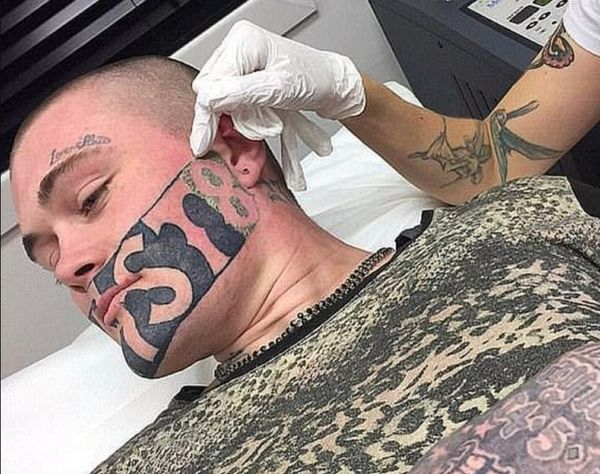 This unemployed dad took to Facebook to beg for a job after being turned down by potential employers because of his disturbing face tattoo 😱 What happens next will shock you! Check the comments 👇🏻