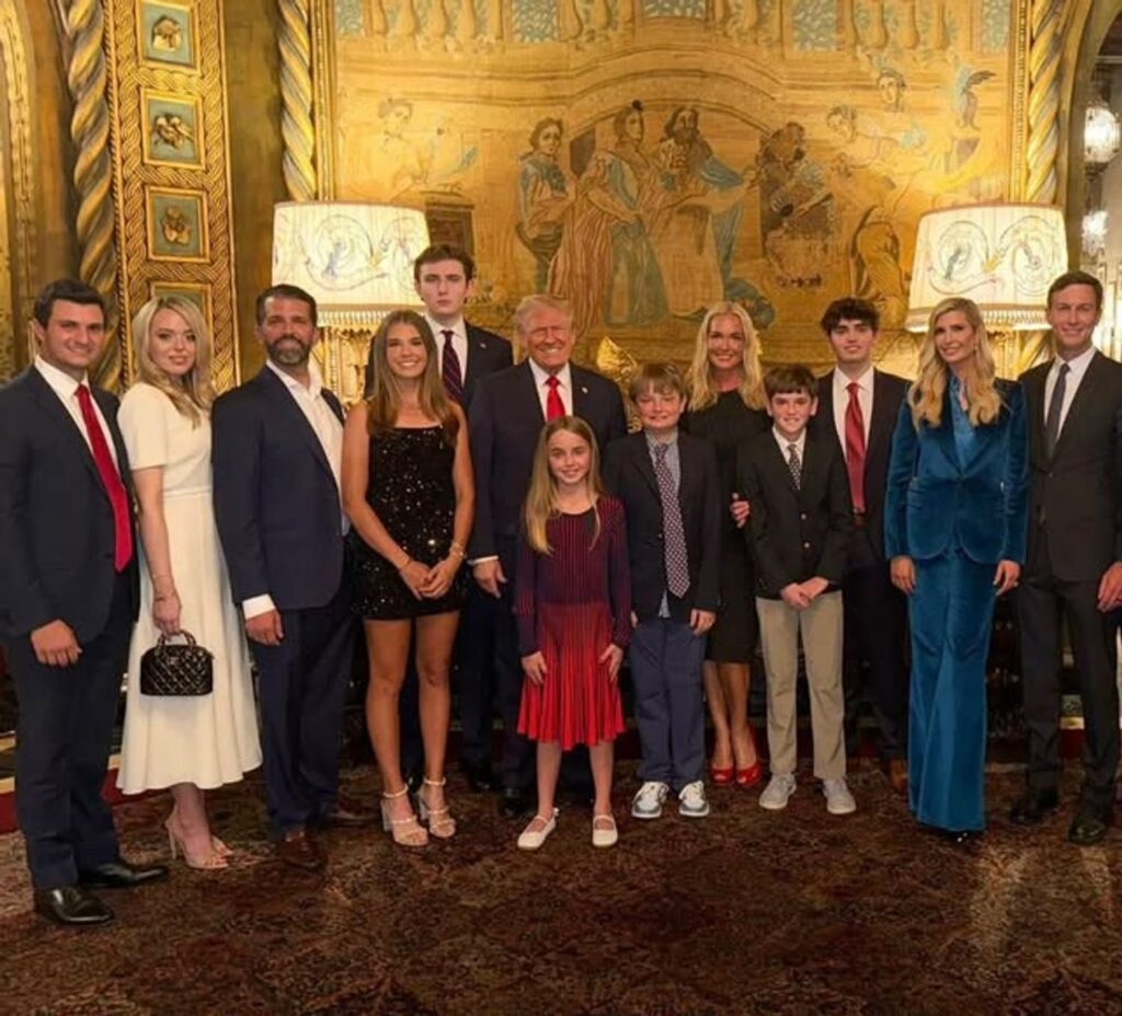 Worrying Melania Trump detail from photo of “whole” Trump family as everyone talking 😳 See it in comments 👇