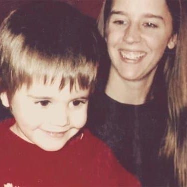 She was ra ped when she was 15 and then refused to have an abortion: 35 years later, her son is the world’s most famous star – you won’t believe who he grew up to be. 👇