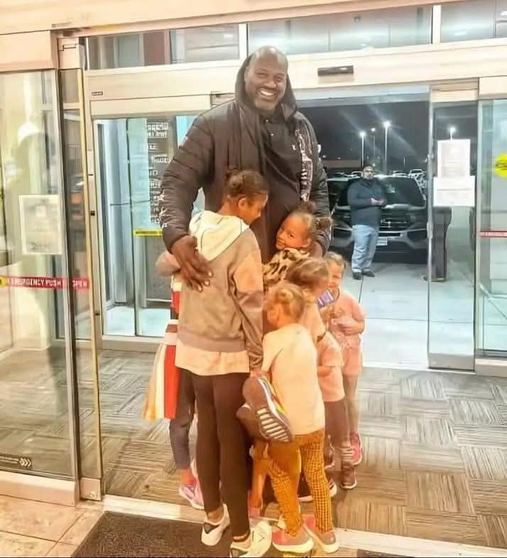 Shaq O’Neal does an incredibly kind thing by gifting a family of 11 a..when they were in need ❤ See What , Just check the comments ⬇😭