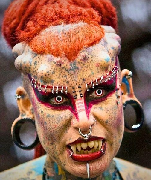 A woman who became a “vampire” by covering entire body in tattoos, reveals what she looked like before the ink, and you better sit down before seeing her… Photos & Video Are in 1st comments ⬇⬇⬇